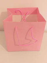 Load image into Gallery viewer, Flower Hand Tied / Gift Bag 17 x 17 x 17cm Pink
