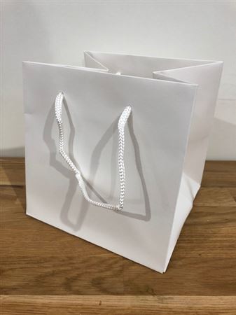 Flower Hand Tied / Gift Bag 17 x 17 x 17cm Whites