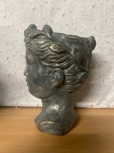 Load image into Gallery viewer, Pot Head 21.5x16x15cm Silver Grey
