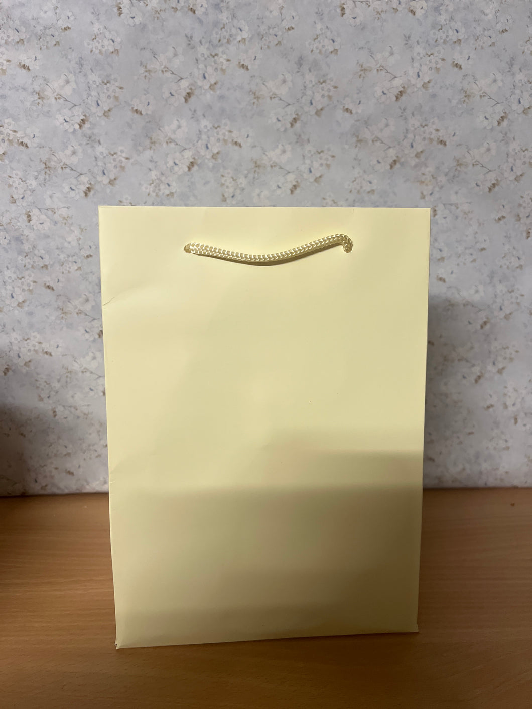 Flower Hand Tied / Gift Bag 25 x 18cm Ivory