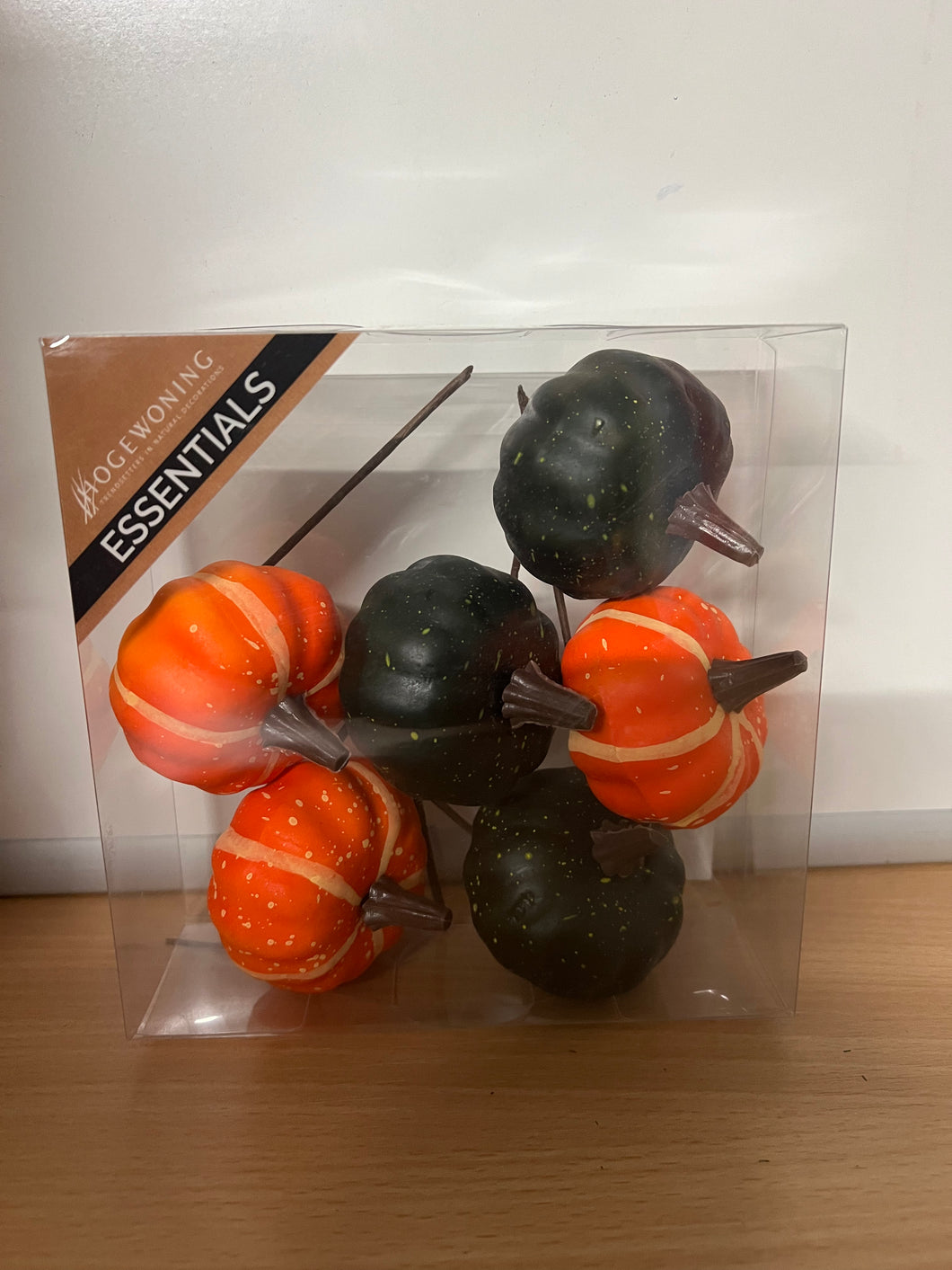 Pumpkins On Wire In Box 5cm