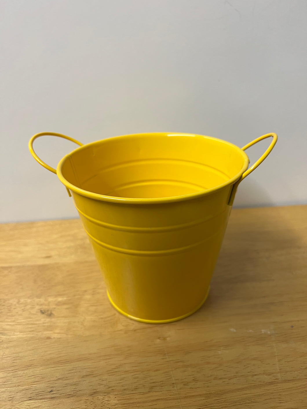 Joey Zinc Round Pot Yellow 13 x 12cm