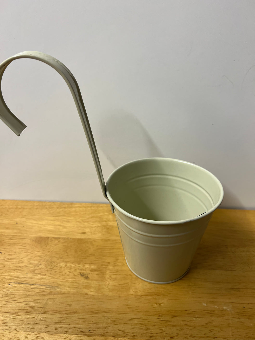 Joey Zinc Hanging Pot Off White / Light Green 13 x 12cm