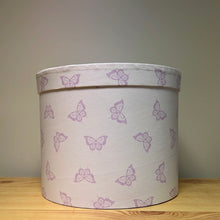 Load image into Gallery viewer, Single White Hat Box Lilac Butterflies 21x17cm
